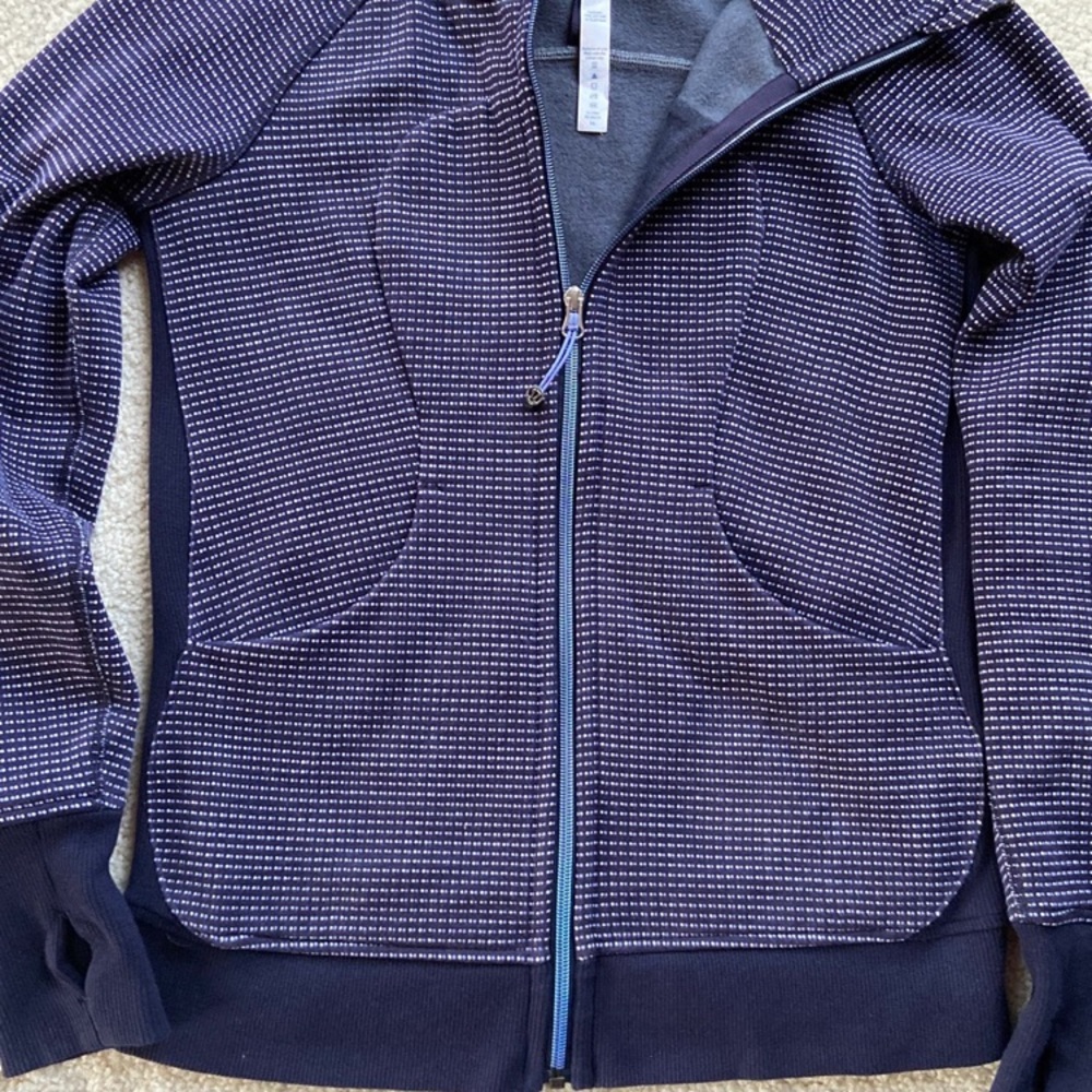 Like new Lululemon Scuba hoodie - Picture 11 of 12